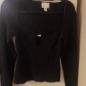 Tröja - Riktigt gullig tröja med pärla från hm stl S💕