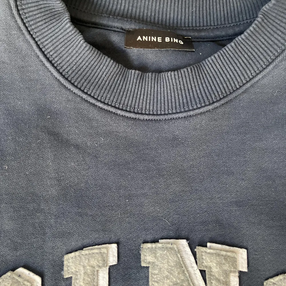 Superfin sweatshirt från Anine Bing. Stl XS. Använd en gång.. Neuletakit & Villapaidat.