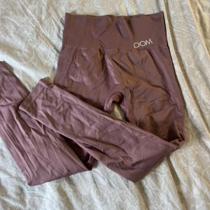 Tränings tights  - Rosa träningstights från DOM 