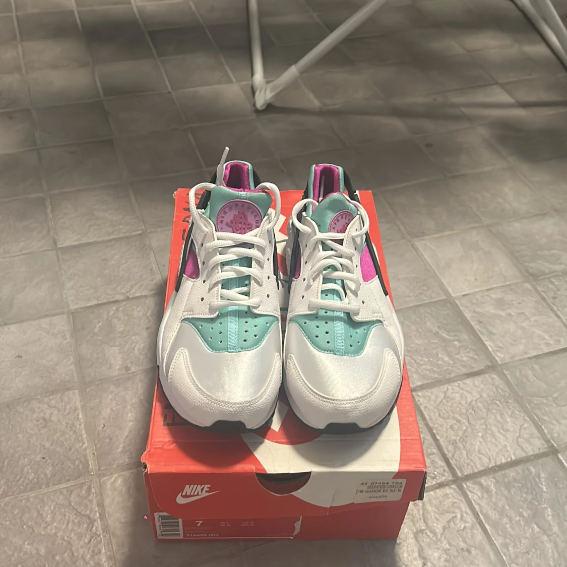 Nike Air Huarache i vit, turkos och rosa