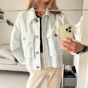 Jeansjacka  - Aldrig använd jeansjacka från Zara