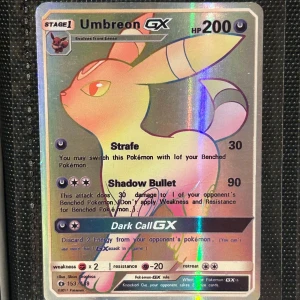 Umbreon GX Pokémon-kort - Rainbow Umbreon GX Pokémon-kort                   Orginal pris 459kr.                                                Nästan perfekt skick