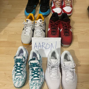 Basketskor  - SB DUNK LOW / Lebron James  Bin : 1000 ALL IN   Kobe 8 emerald  Bin : 2900 ALL IN   Way of wade 10 low  Bin : 2000  Kobe 8 halo  Bin : 2500 ALL IN  Kobe 6 protro del sol  BIN: 3300 all in   Kobe 6 protro all star Bin: 4000   Alla e storlek 42