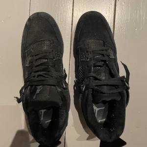 Jordan 4 black cats - Skick 8/10, köpte för 900, kom privat vid frågor
