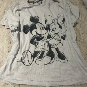 Mickey Mouse T-shirt- Amiso  - Använd några nånger, fint skick🩷