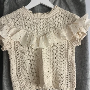 Zara tröja - En söt tröja från zara som endast är använd en eller två gånger💕