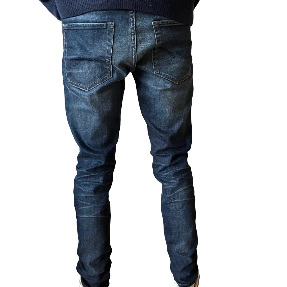 Säljer nu dessa Jack & Jones jeans till toppskick!  Storlek: W29/L30  Passar folk som är 165-175  Hör av er vid frågor och funderingar! Nypris ca 800 säljer för 199 - Pris diskuterbart!. Jeans & Byxor.