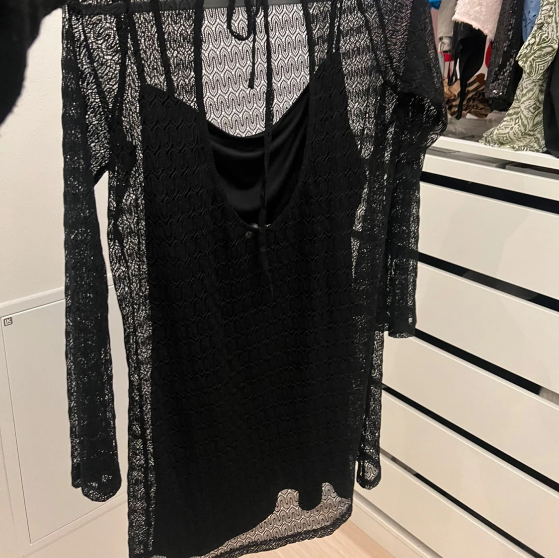 Svart spetsklänning - 90