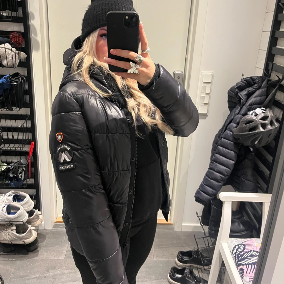 Svart glansig dunjacka  - 90