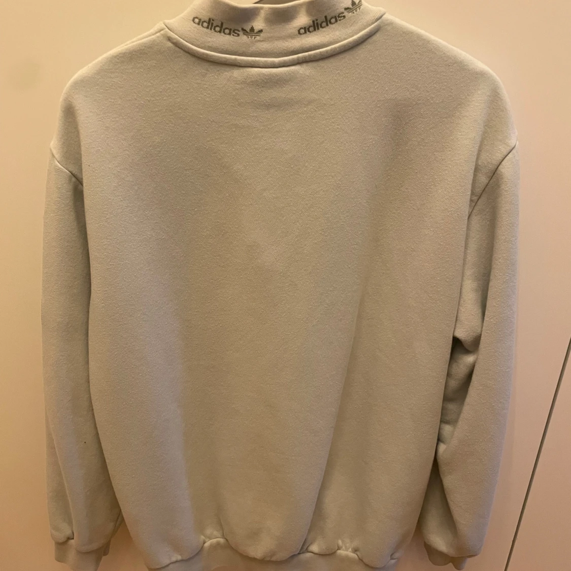 Ljusgrå fleece tröja från Adidas - 90