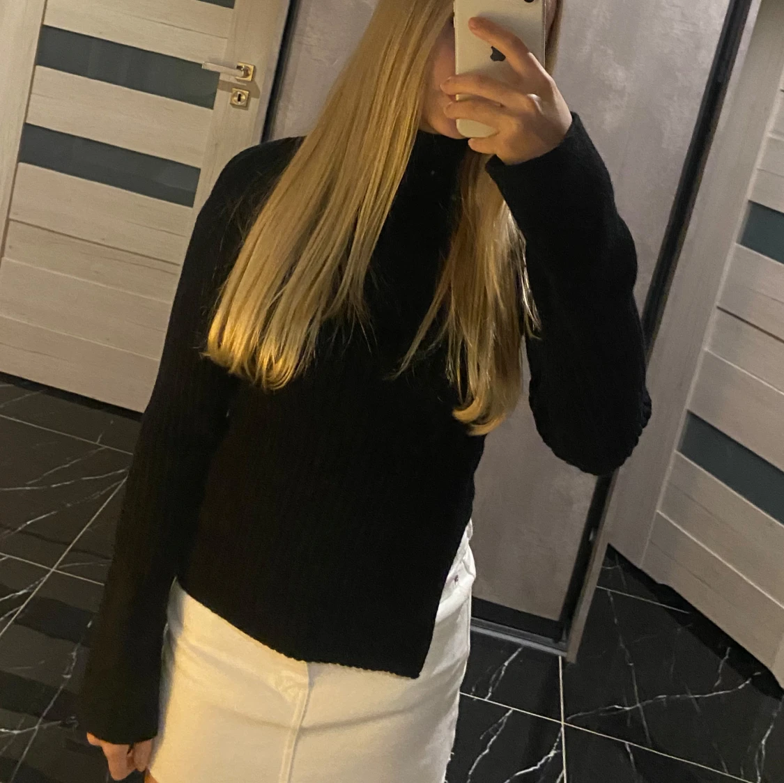 Svart ribbad polotröja