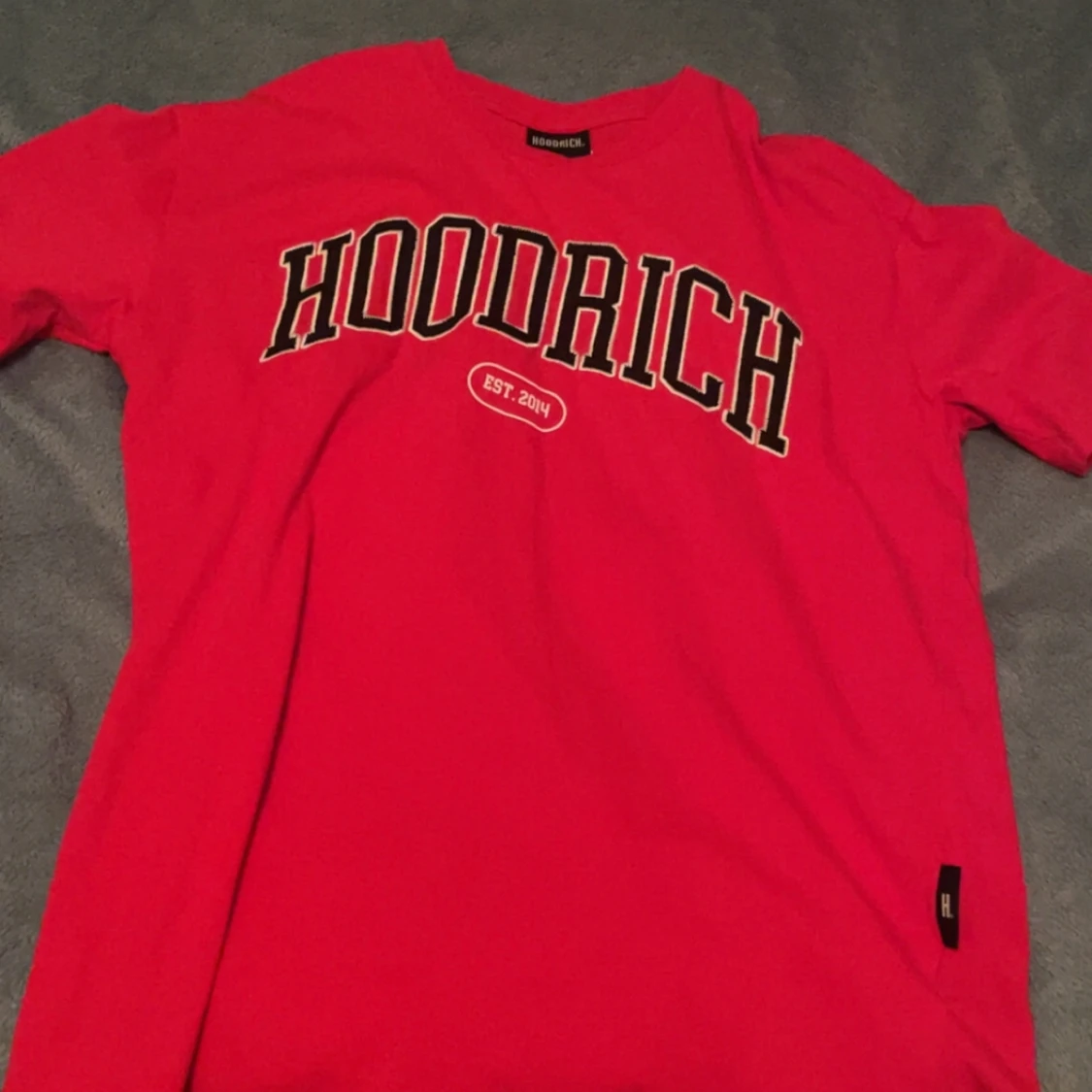 Röd t-shirt från Hoodrich