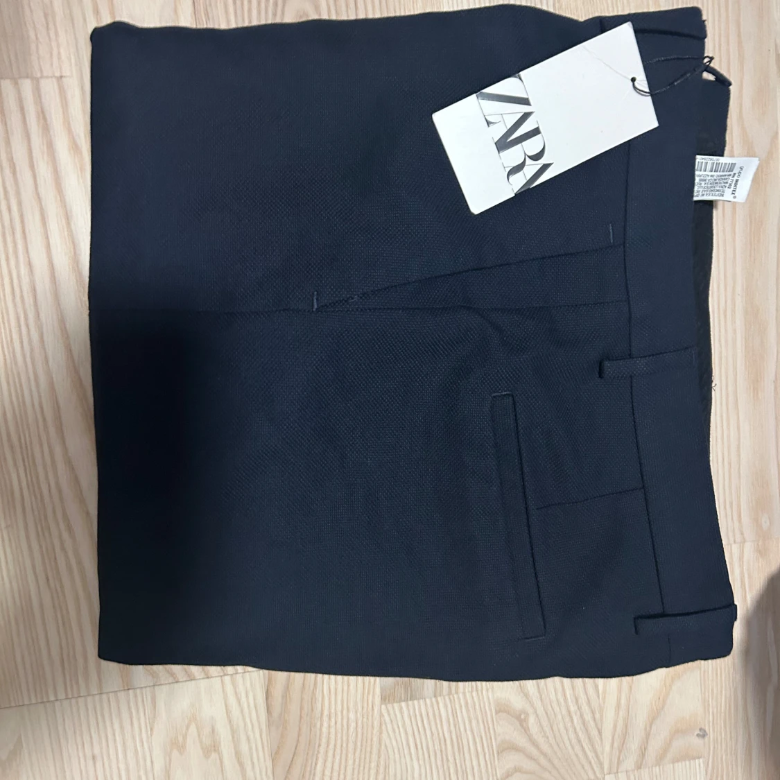 Mörkblå kostymbyxa från Zara (oanvänd) - 90