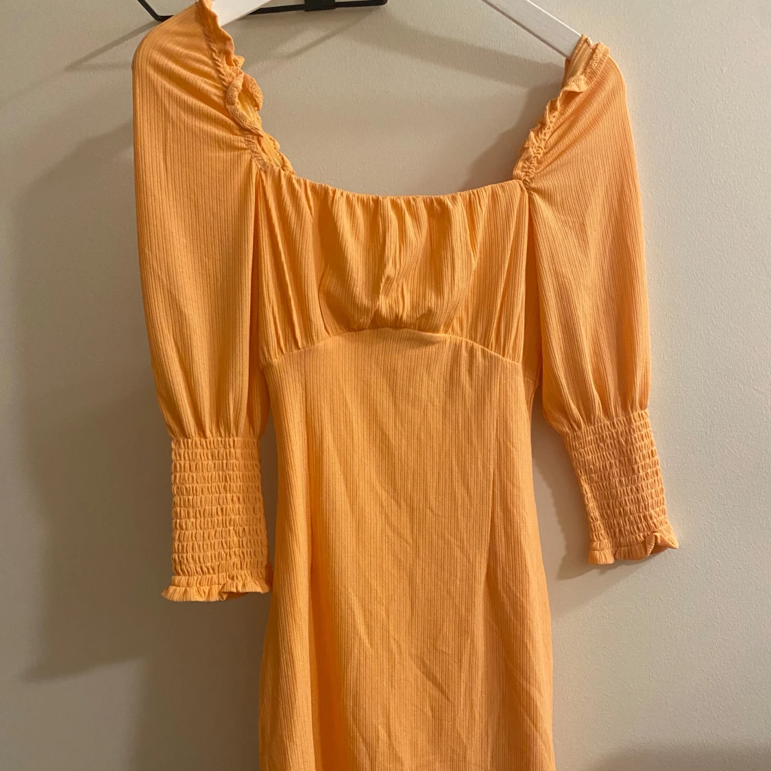 Orange klänning med snörning - 90