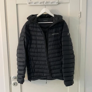 Peak performance jacka (herr) - Inga defekter. Knappt använd. 