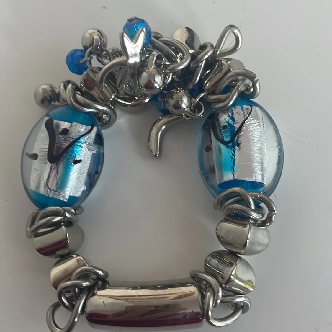 Blått och silverfärgat armband med pärlor - 91