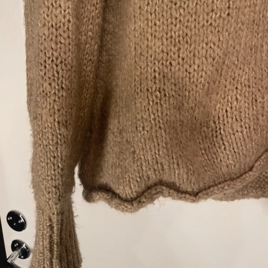 Beige/brun stickad - 90