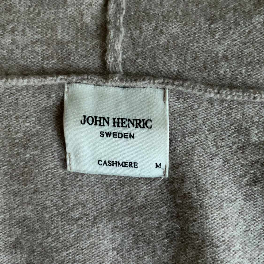 Beige kashmir hoodie från John Henric - 90
