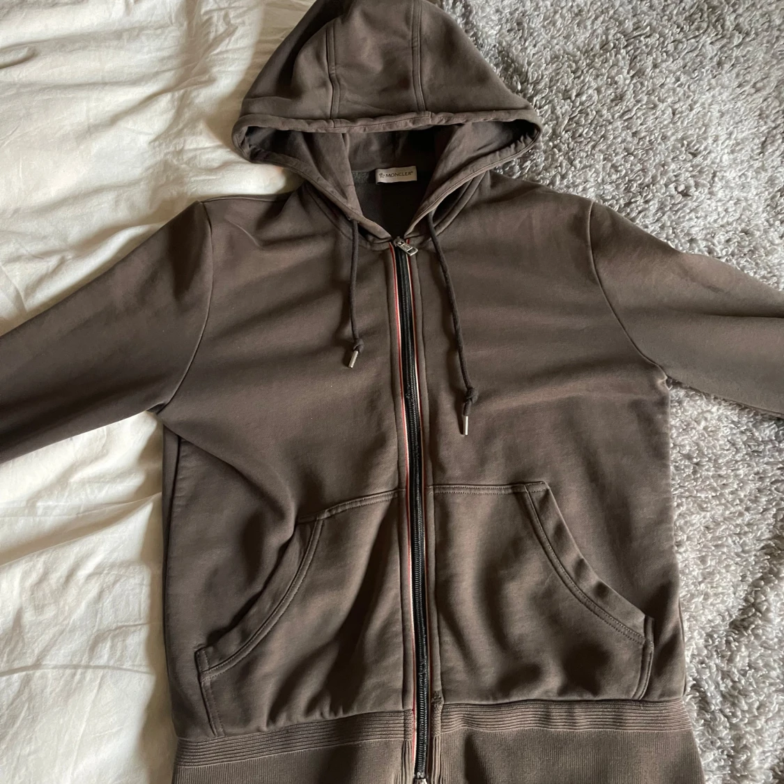Brun hoodie med dragkedja från Moncler - 90