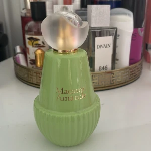 Jeanne Arthes Tea Time á Paris Macaron Amande 100ml - Macaron Amande av Jeanne Arthes. 100ml, endast testad.