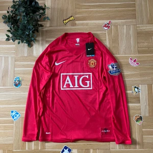 Ronaldo 7 Manchester United fotbollströja - Säljer en Ronaldo 7 Manchester United tröja.                 ✅ Nytt skick,  📏 Storlek M  📦 Snabb leverans    • Om du har några frågor, skicka gärna ett privat meddelande :)  