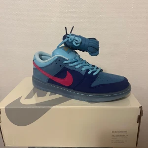 Nike sb dunk low run the jewels - Nike sb dunk low run the jewels, oanvända äkta skor!