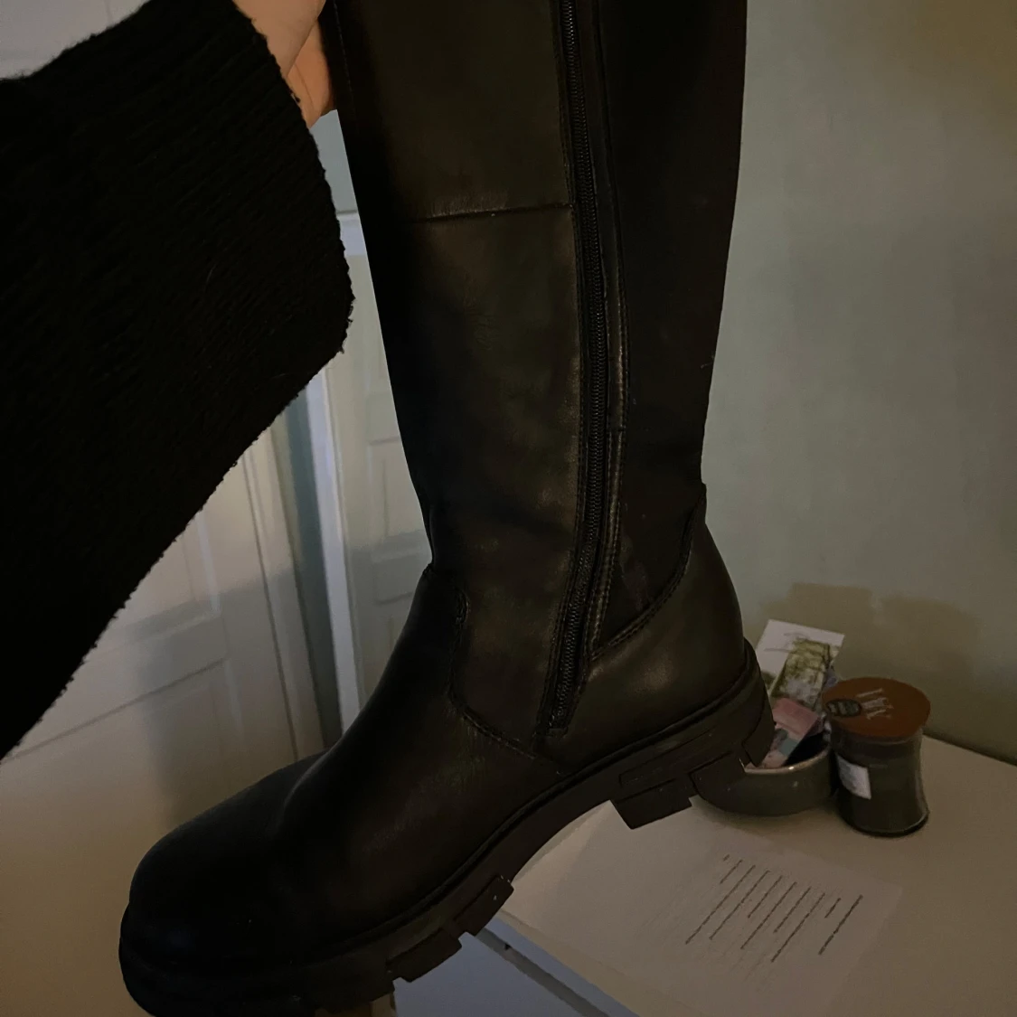 Svarta stövlar - 92