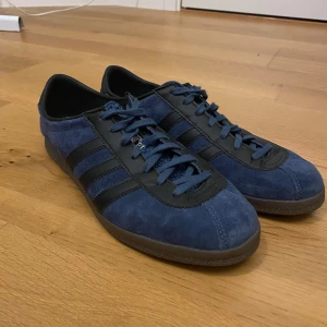 Adidas London  - Använda 1 gång inga skador eller defekter mycket fina 