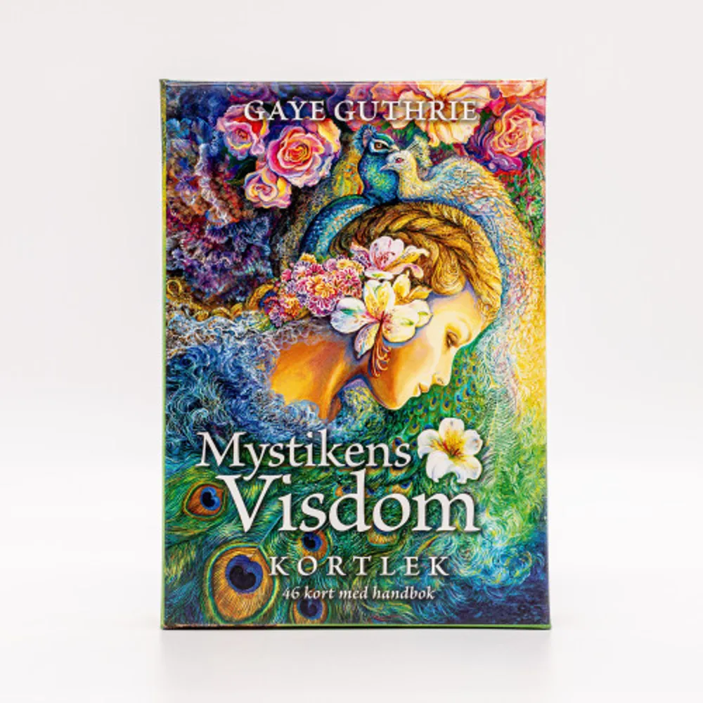 Med förtrollande vackra illustrationer av Josephine Wall ger kortleken Mystikens Visdom vägledning i nuet och inspiration inför framtiden. Ärkeänglar, gudinnor, andedjur, älvor och underbara varelser från mystikens värld lämnar upplyftande budskap och välmenande goda råd för att hjälpa dig att ta dig genom livets alla utmaningar och återfå livsglädjen. Kortleken innehåller 46 kort och med korten följer en 64-sidig illustrerad bok med sidor fulla av hopp och vishet.. Böcker.