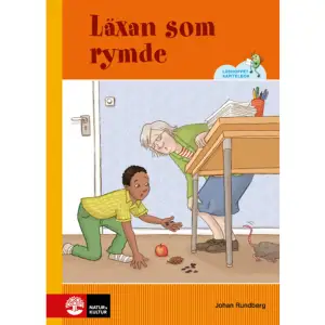 Läshoppets kapitelböcker passar för den läsare som nu befinner sig på steg 6–7 i dimensionen Flyt i läsningen i boken God läsutveckling och som känner sig redo att läsa en längre text. Böckerna finns i fyra olika serier: Fantasy, Hästar, Humor och Räddaren i nöden. Texten i böckerna är lättläst och innehåller flerstaviga ord, ljudstridiga ord och enstaka ord med komplicerad konsonantförbindelse. Varje kapitelbok är på 40 sidor vardera och texten är indelad i lagom långa kapitel. Till de flesta kapitelböckerna finns en handledning samt arbetsblad att hämta gratis under Mina sidor här på nok.se. Fantasy: Agatons äventyr – samlingsvolym  Agaton är hjälte i landet Odalien, där drottning Bea styr. Ibland behöver hon hjälp av Agaton för att lösa något svårt uppdrag. Det finns fyra böcker i serien om Agaton. Nu är de samlade i en och samma bok – Agatons äventyr. Perfekt för enskild läsning eller gemensam läsning i läsgrupper.  Agaton och Dimmiga ön av Pär Sahlin  Flickan Elle från Dimmiga ön har flytt till Odalien. Hon behöver Agatons hjälp. Hennes ö hotas av hemska varulvar. Agaton och Elle ger sig ut på en farlig resa över havet för att rädda Elles vänner. Men kommer de hinna till Dimmiga ön i tid?  Agaton och Hjältarnas kamp av Pär Sahlin Agaton är hjälte i landet Odalien, där drottning Bea styr. Ibland  behöver hon Agatons hjälp. Drottningen vill inte att prins  Filur ska vinna Hjältarnas kamp i år igen. Kan Agaton lyckas att ta hem segern istället?  Agaton och den eviga vintern av Pär Sahlin Drottning Bea behöver Agatons hjälp igen. Nu har vattnet frusit till is i Odalien och det är snö överallt. Kan Agaton lösa problemet med den eviga vintern?  Agaton och kärlekskriget av Pär Sahlin Agaton är hjälte i landet Odalien, där drottning Bea styr. Ibland behöver hon hjälp av Agaton för att lösa något uppdrag. Nu hotas Odalien av krig. Drottning Beas son har blivit kär i fel person och kungen i grannlandet är rasande. Kan Agaton rädda freden?   Hästar: Hästgänget i oväder – samlingsvolym  Ibland kan väder och klimat verkligen ställa till med problem. En grupp vänner och deras hästar råkar ut för allt från höst- och vinterstormar till åskoväder och skogsbränder i de fyra spännande kapitelböckerna som ni finns samlade i en och samma bok – Hästgänget i oväder. Perfekt för enskild läsning eller gemensam läsning i läsgrupper.  Stallet i fara av Erika Eklund Wilson  Det är sommarlov. Sonja, Edvin, Lovisa, Viktor och Emma har varit och badat med hästarna. Men på väg hem från sjön blir hästarna oroliga och börjar vädra i luften. Snart känner barnen röklukt och förstår att det brinner i skogen. Kommer de hinna hem innan elden hinner ikapp dem? Och är stallet i fara?  Den vita ryttaren av Erika Eklund Wilson  Sonja, Lovisa och Viktor är ute och rider när det blåser upp till snöstorm. Sonja tänker på Vita ryttaren, spöket av en flicka som för länge sedan red vilse i en snöstorm och frös ihjäl. Vita ryttaren visar sig när det stormar och då går det illa för den som ser henne. Plötsligt hör barnen ett gnäggande och en vit figur på en vit häst närmar sig i snöyran. Är det hjälp som är på väg? Eller är det Vita ryttaren som har kommit för att ta dem?  Skuggan i mörkret av Erika Eklund Wilson Sonja och Edvin lyssnar ut mot mörkret. Något stort har tagit sig in i trädgården. Vad kan det vara?  Åska över stallet av Erika Eklund Wilson  Nalle vrider oroligt på öronen och han kastar med huvudet. Ovädret är snart över dem och Nalle är livrädd för åska. Sonja, Edvin, Lovisa och Nalle måste söka skydd i stället vid det gamla ödehuset i skogen.För länge sedan bodde det en gammal gubbe här med sin häst. Men nu är allt övergivet. Eller hur är det med den saken egentligen?  Humor: Full fart på Backaskolan!  – samlingsvolym  På Backaskolan händer det ofta roliga, lite pinsamma och spännande saker. Följ med Adrian, Iris, Leon, Elias, Arvid och de andra eleverna i deras skolvardag. Det finns fyra böcker i serien om Backaskolan. Nu är de samlade i en och samma bok – Full fart på Backaskolan! Perfekt för enskild läsning eller gemensam läsning i läsgrupper.  På spaning med Adrian och Iris av Johan Rundberg Adrian och Iris är på väg hem efter skolan, men idag känns det inte som vanligt. Adrian och Iris är nämligen  spanare och plötsligt upptäcker de något som är väldigt fel!  Apkyssen av Johan Rundberg Arvid har en hemlighet. Han är kär i Lova! Idag tänker han fråga chans. Om Lova svarar JA så är de ihop. Men hur frågar man chans när allting bara blir fel?    Läxan som rymde av Johan Rundberg Leon ställer sig upp. Han känner hur det pirrar i magen.Det ska bli roligt att visa Oskar för klassen. Men något är fel. När han känner med handen i fickan, är råttan inte där. Plötsligt hörs ett rysligt vrål. Något hemskt måste ha hänt!    Dagens hjältar av Johan Rundberg Idag är det Backaskolans dag. Eleverna ska ha en utställning i stora salen. Elias längtar efter att få visa sin målning för pappa. Hoppas bara pappa hinner fram i tid. Men idag händer något annat också. Lärarna har en hemlighet…  Räddaren i nöden: Katträddningen av Johan Rundberg  Joni och Mika har en djurklubb ihop. Det enda de saknar är ett djur. En dag ser de en annons på en anslagstavla. Någon vill skänka bort en katt som heter Oskar. Hur kan man bara sluta älska en katt? Joni och Mika förstår att Oskar måste räddas till varje pris!  Tanträddningen av Emma Frey-Skøtt Siv ser direkt att något är fel. Tanten ligger platt och stilla på marken. Tänk om det är ett trick! Tanten kanske kommer hoppa upp och jaga henne? Eller ännu värre ... Tänk om tanten är DÖD!?     Format Inbunden   Omfång 40 sidor   Språk Svenska   Förlag Natur & Kultur Läromedel och Akademi   Utgivningsdatum 2015-09-09   ISBN 9789127442962  