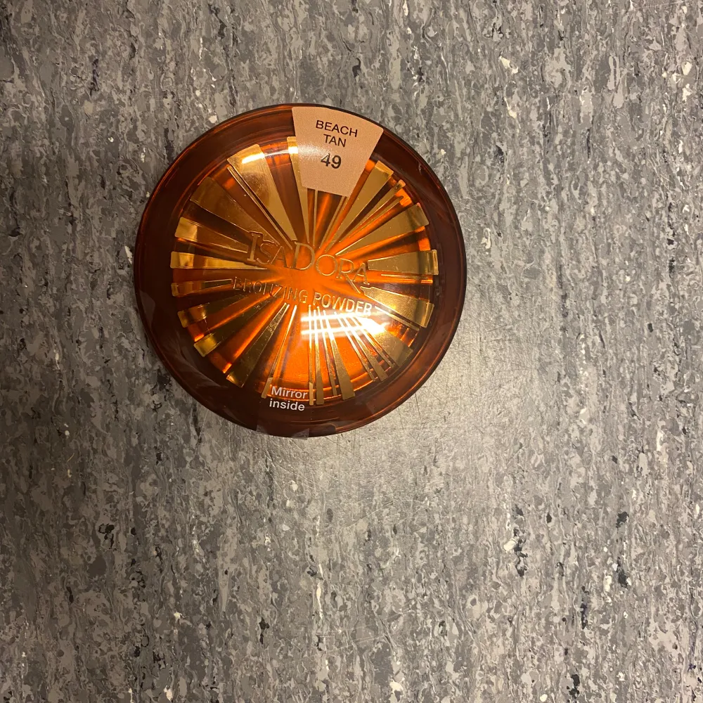 Helt ny oöppnad Puder Bronzer ifrån IsaDora Färg: Beach Tan Pris: 89kr. Skönhet.