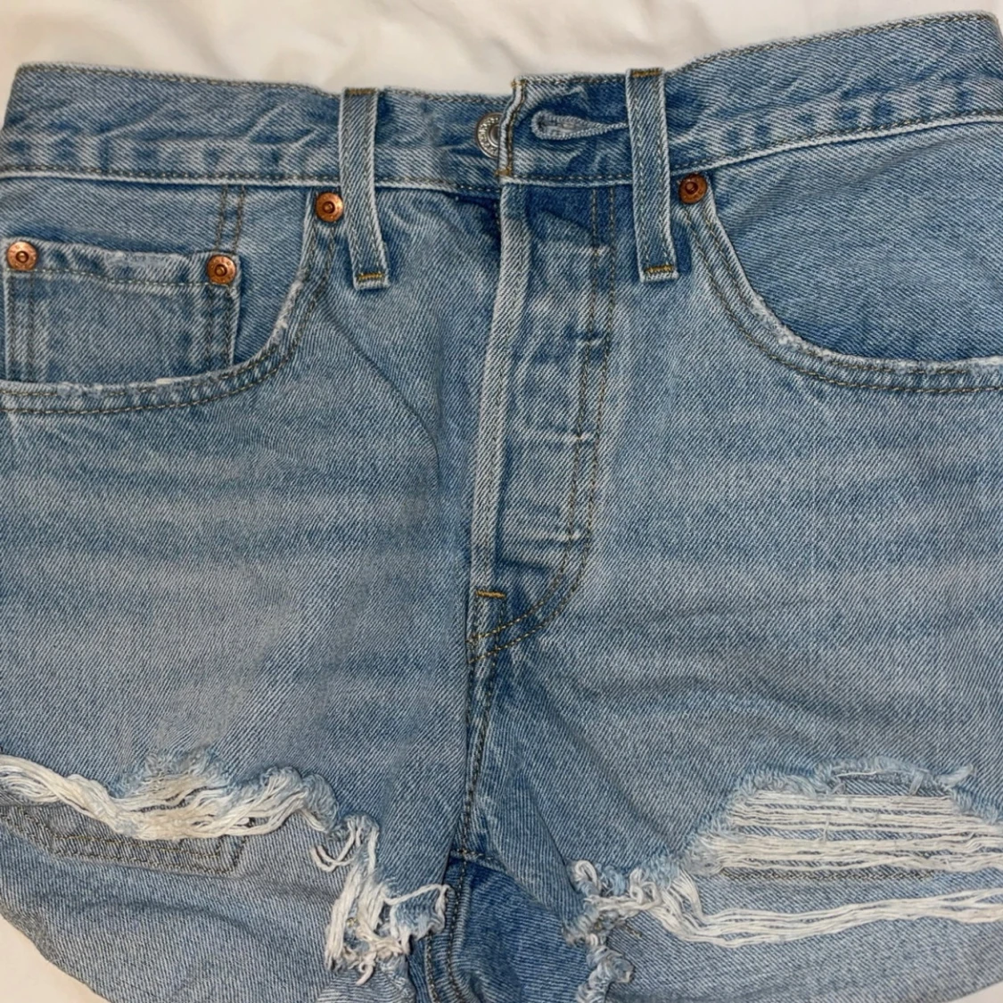 Blåa levi’s 501 shorts - 90