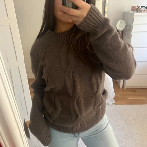 Tjocktröja  - Tjocktröja från Massimo dutti som är använd en gång och tvättad en gång, den krympte lite i tvätten så skulle säga att den är en storlek s. 