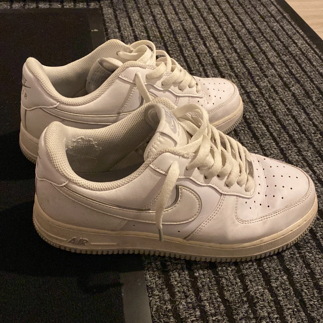 Vit/grå Nike Air Force sneakers