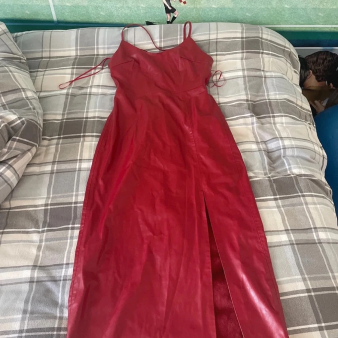 Röd klänning med slits - 91