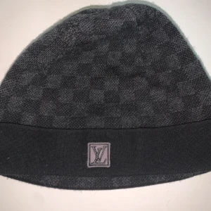 Louis Vuitton mössa äkta - Äkta fast utan kvitto och box, ser ut som ny. Fraktar och möts📞