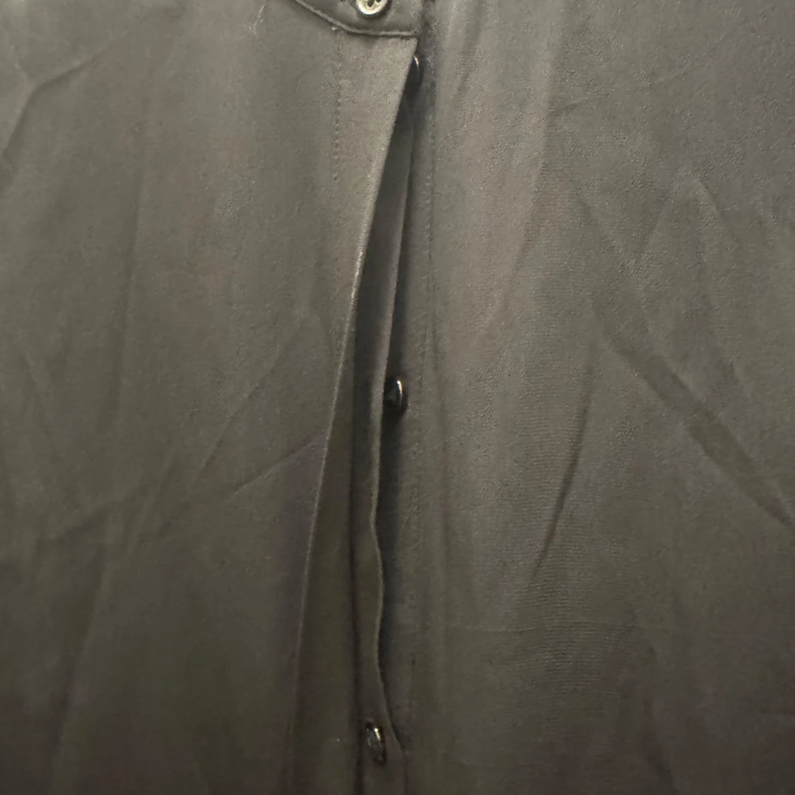 Svart långklänning med knytband - 3