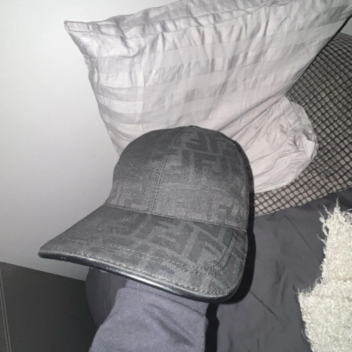 Svart keps från Fendi - 2