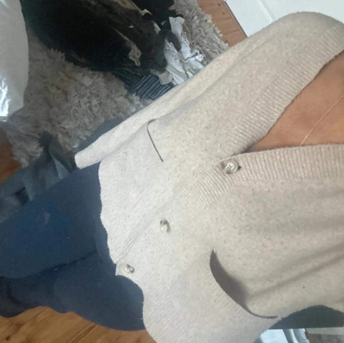 Beige kofta med knappar - 1