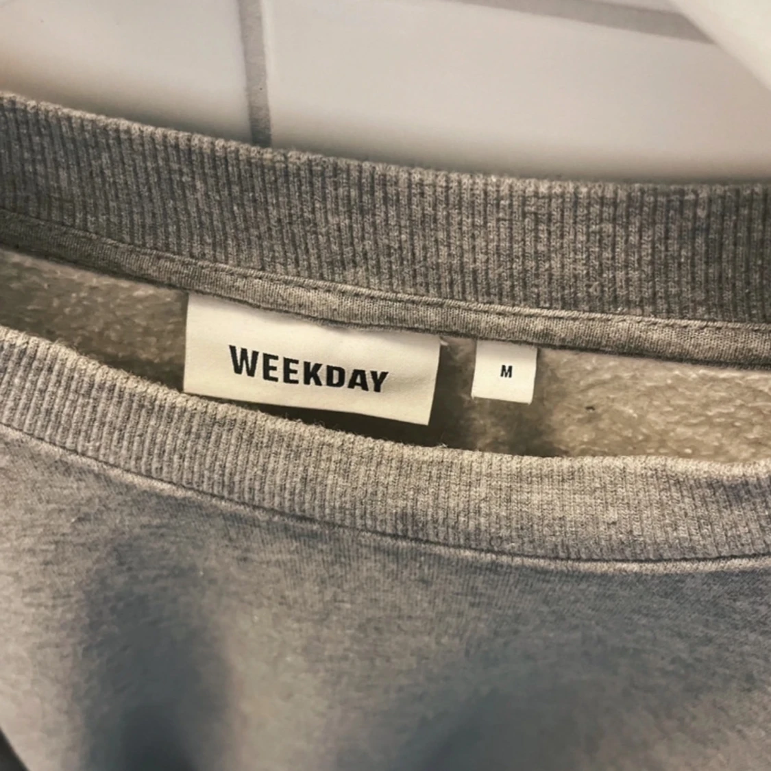 Grå Weekday Sweatshirt - 1