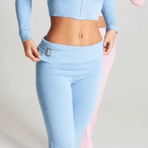 Catania sett baby blue  - Säljer detta sett ifrån Catania club, värt 1500 men säljer för 480kr, använt 2 gånger jätte bra skick ,inget är sönder, i storlek Xs/s 