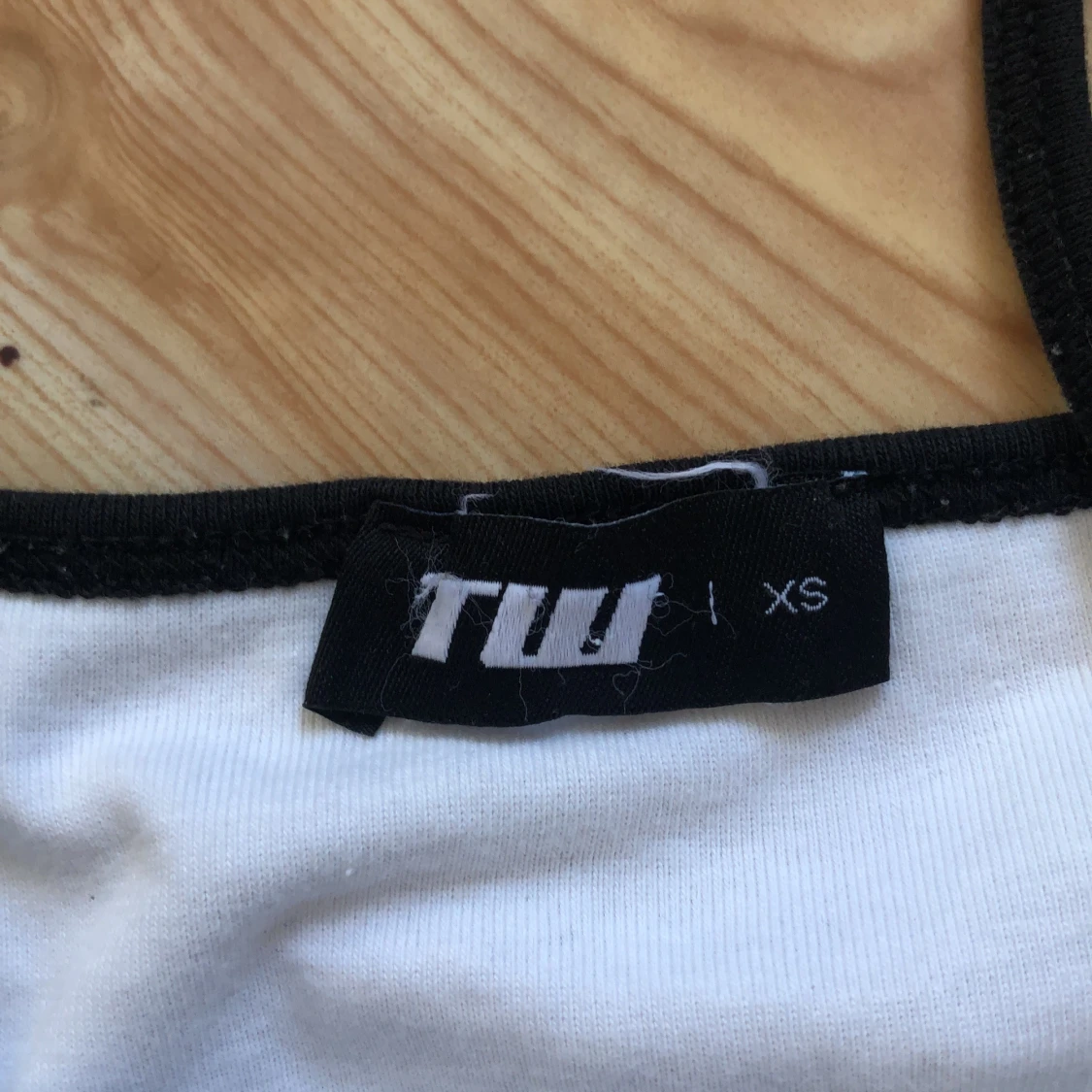 Vit och svart linne med tryck - 2