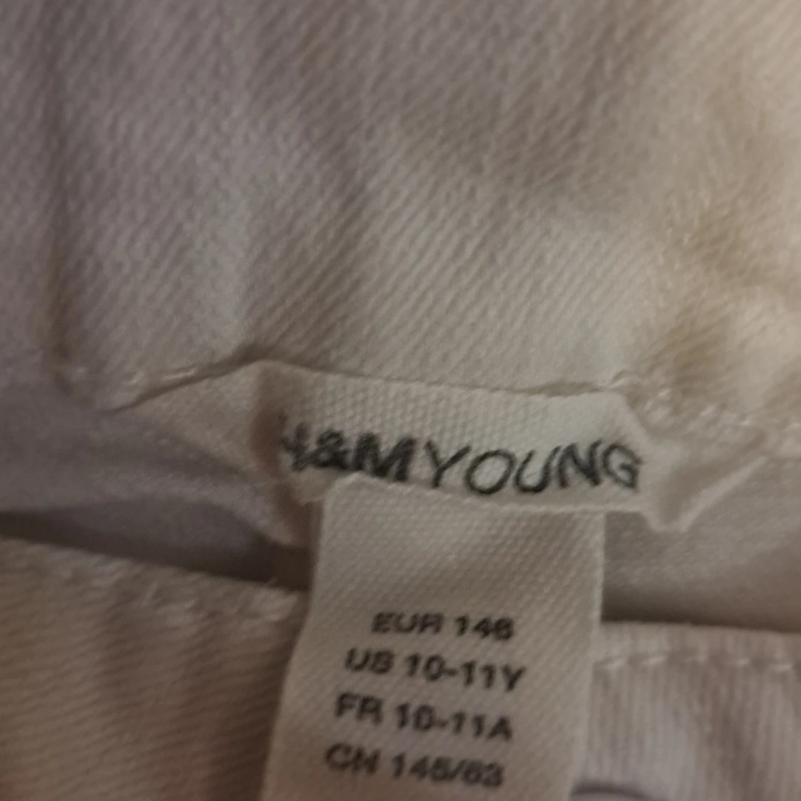 Vita byxor från H&M Young - 2