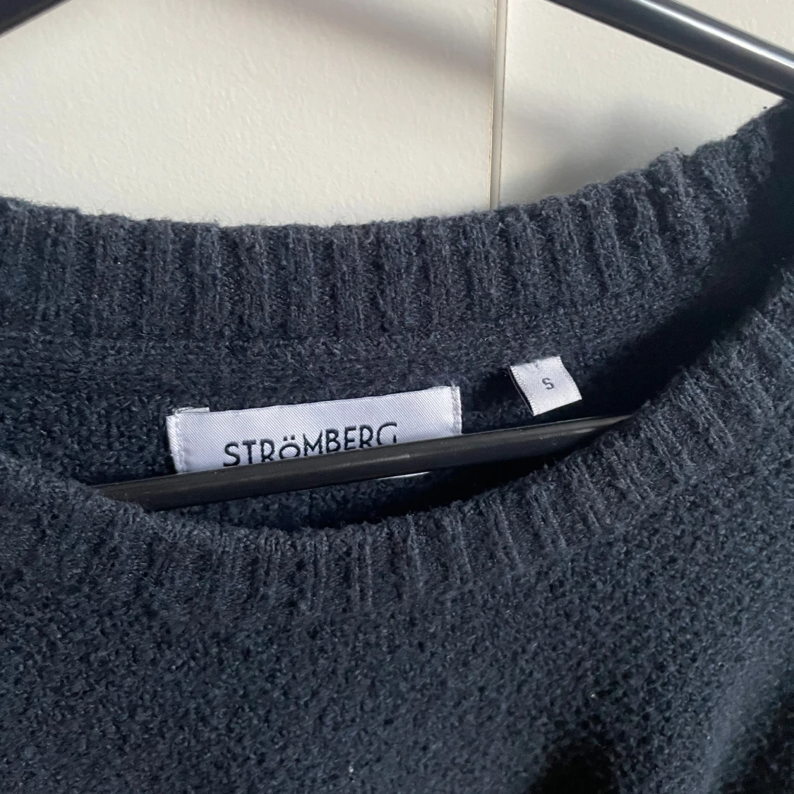 Mörkblå tröja från Strömberg - 2