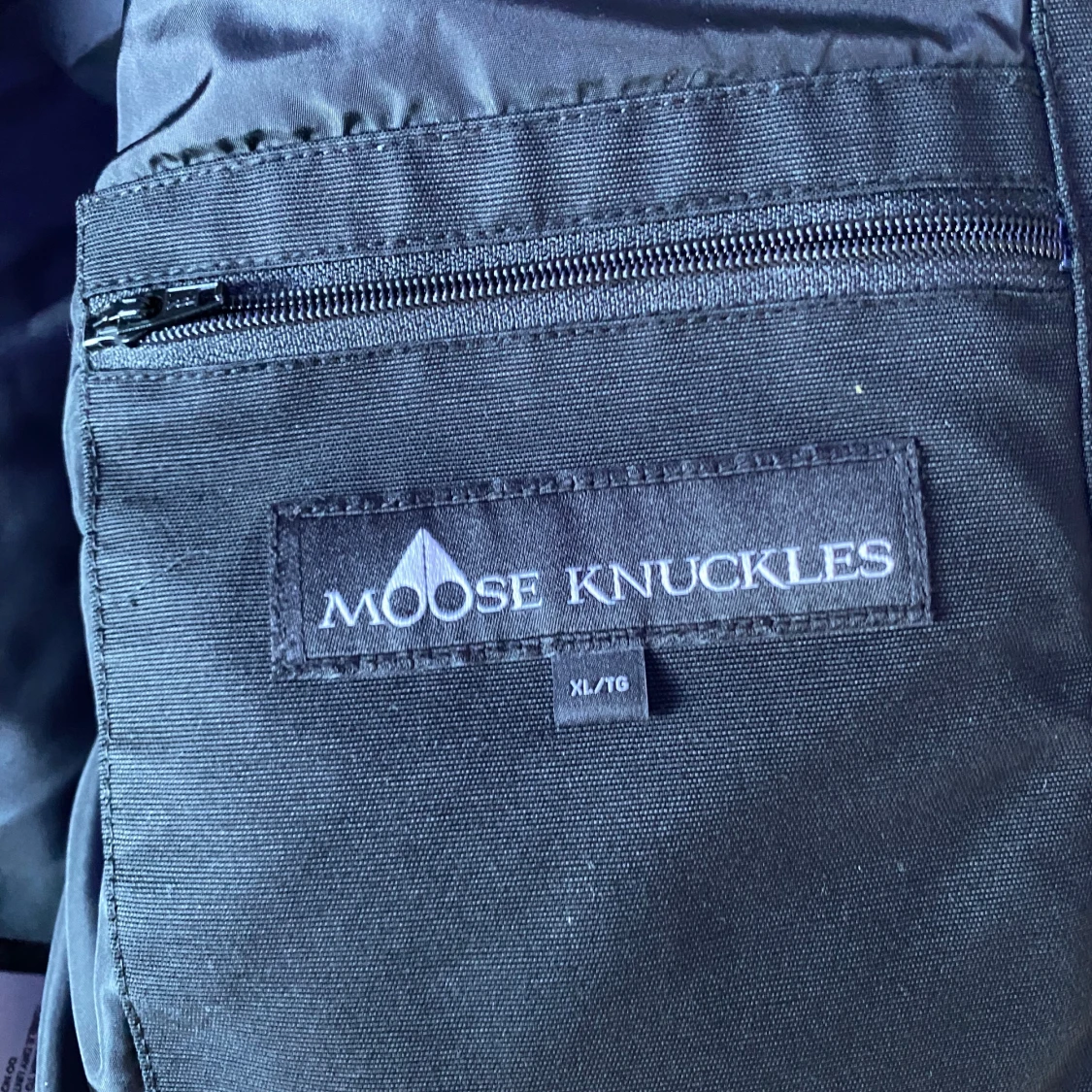 Svart dunjacka från Moose Knuckles - 3