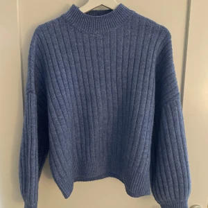 Blåa stickad tröja - Nytt skick, mysig stickad tröja från Zalando 