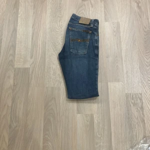 Nudie jeans - Snygga Nudie jeans som är i bra skick nypris är 1600 och vårat pris är 349 priset kan diskuteras 