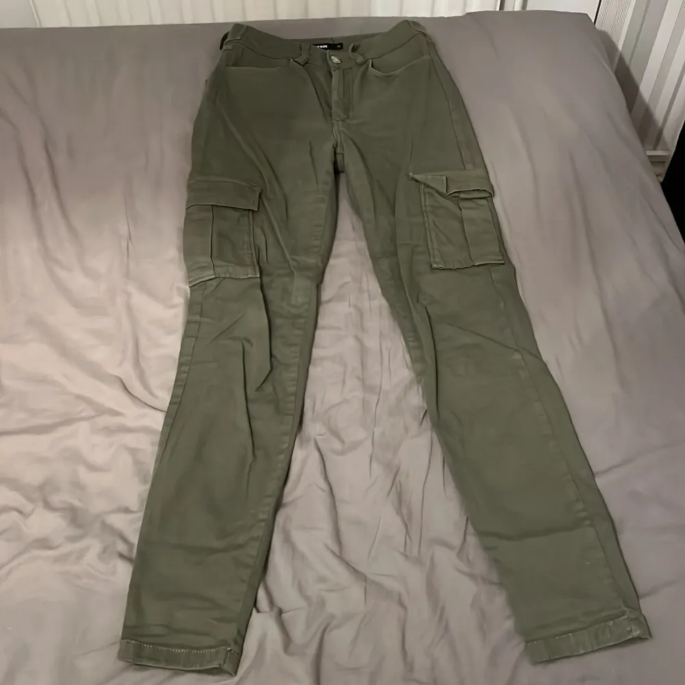 Gröna cargo skinny jeans. Ej stretch.. Jeans & Byxor.