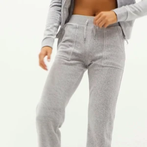 Gråa Juciy byxor❣️ - Gråa Juciy byxor storlek s är som xs, säljer för dom inte kommer till användning längre köpta för 1 199 