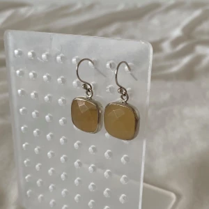 Silver 925 Sterling Vintage - Cute örhängen i silver! Har putsat dem med silverpluts. Finns stämpel 💋